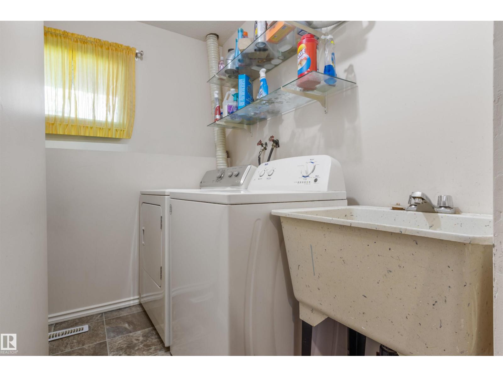 7415 TWP ROAD 494 - HOUSE B - 45