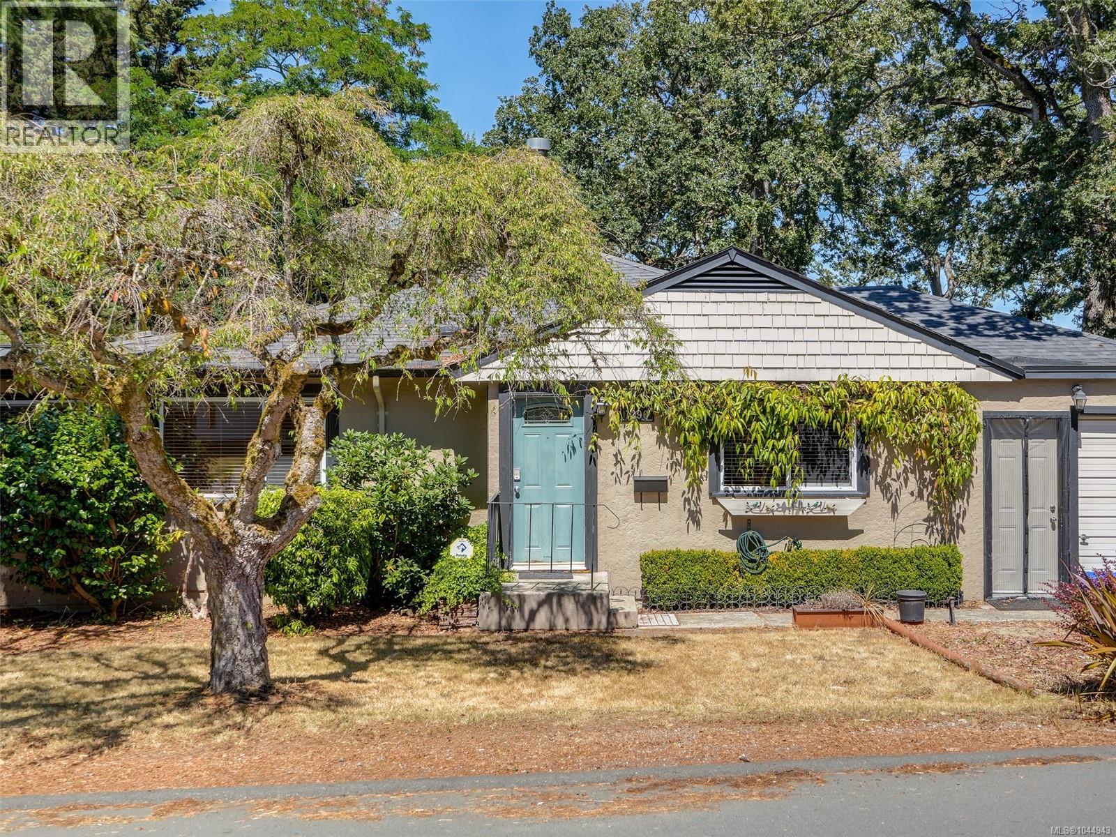 1296 Downham Pl - 2