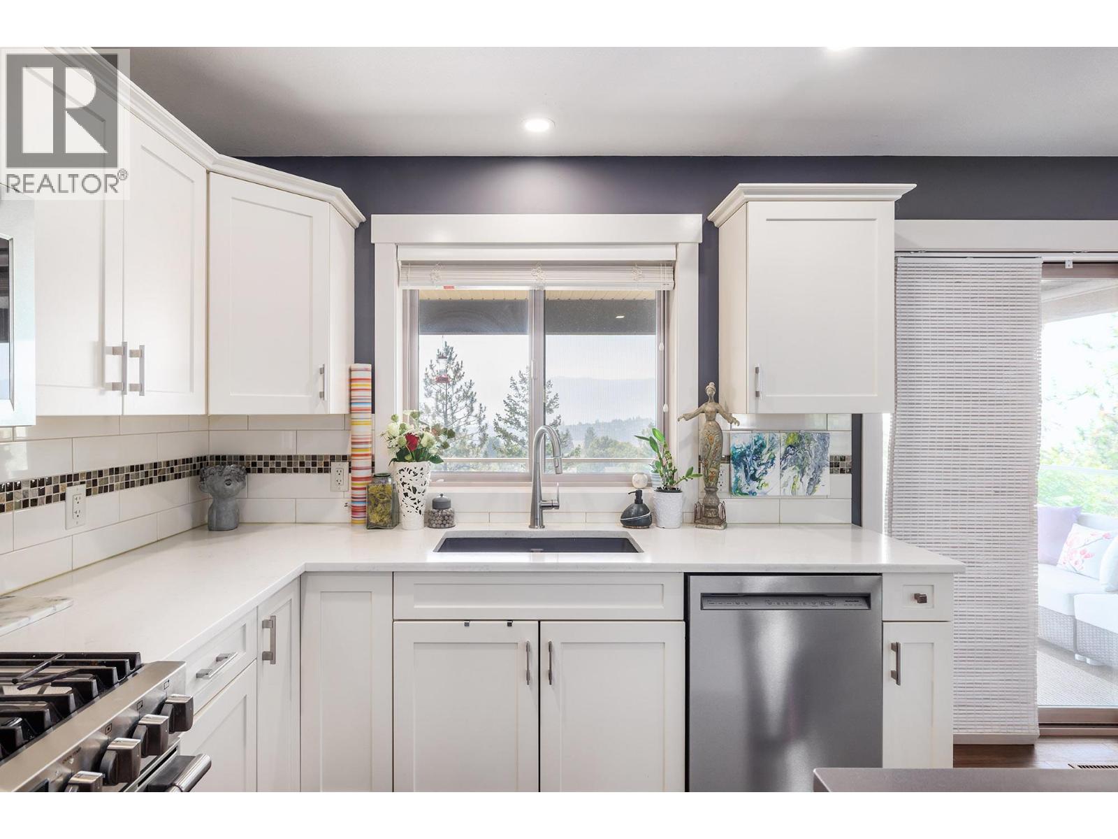 #35 2040 Rosealee Lane - Image 11