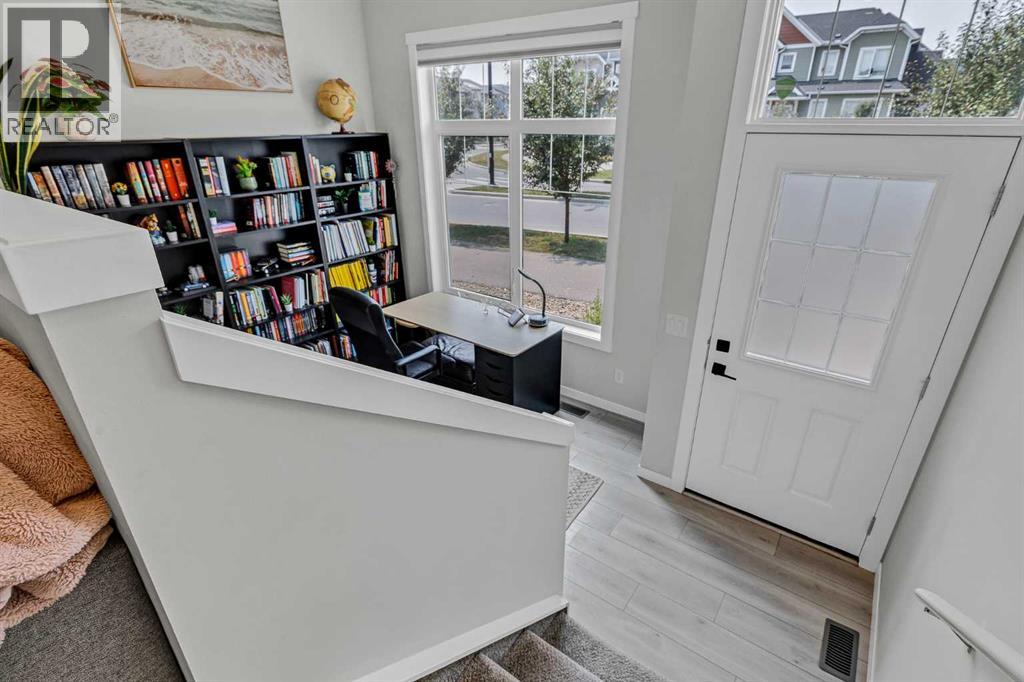 162 Chinook Gate Boulevard SW - 2