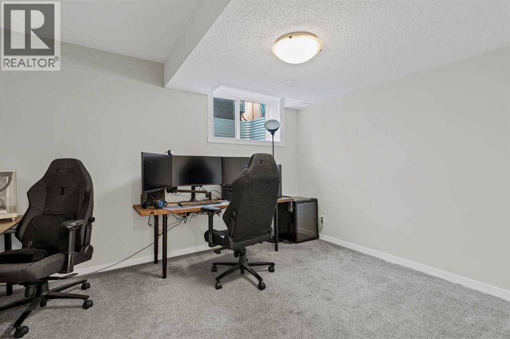 162 Chinook Gate Boulevard SW - 20