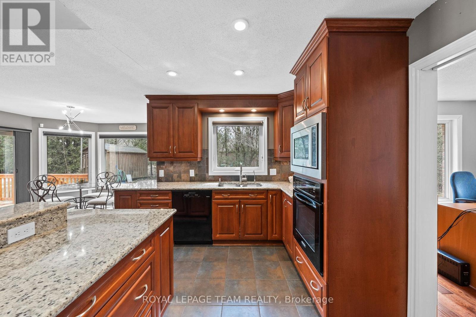 3 Bed, 3 Bath House for Sale in Ottawa – 6584 HARVEST GROVE DRIVE, Ottawa – MLS# X13636958 - Image 8