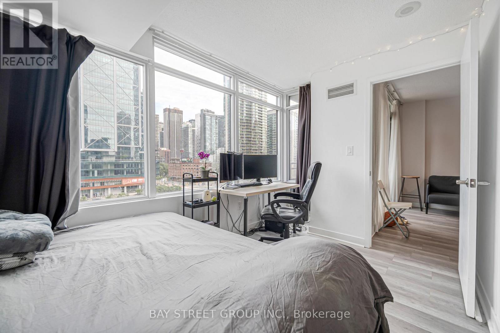 #816 25 TELEGRAM MEWS - Image 15