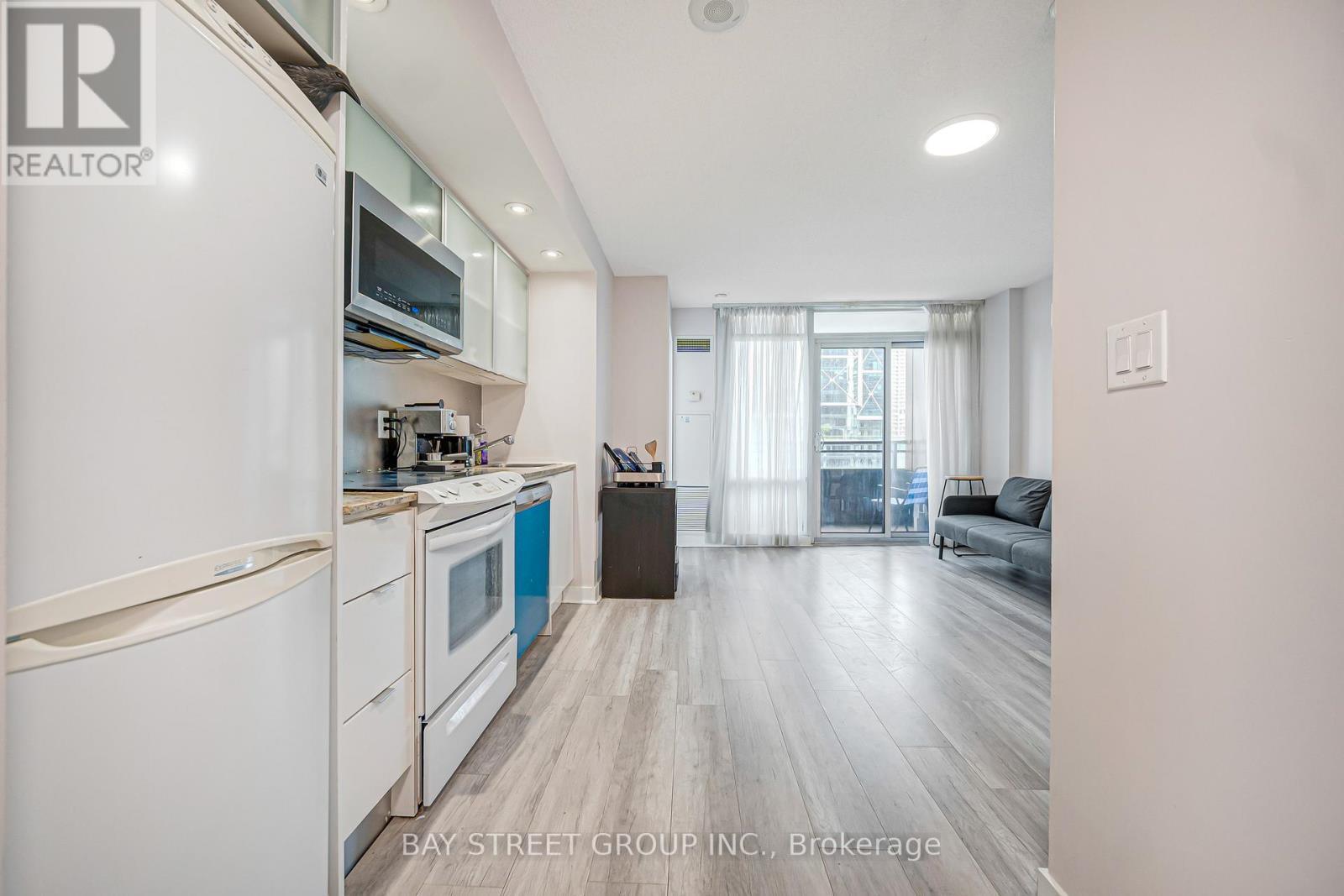 #816 25 TELEGRAM MEWS - Image 8