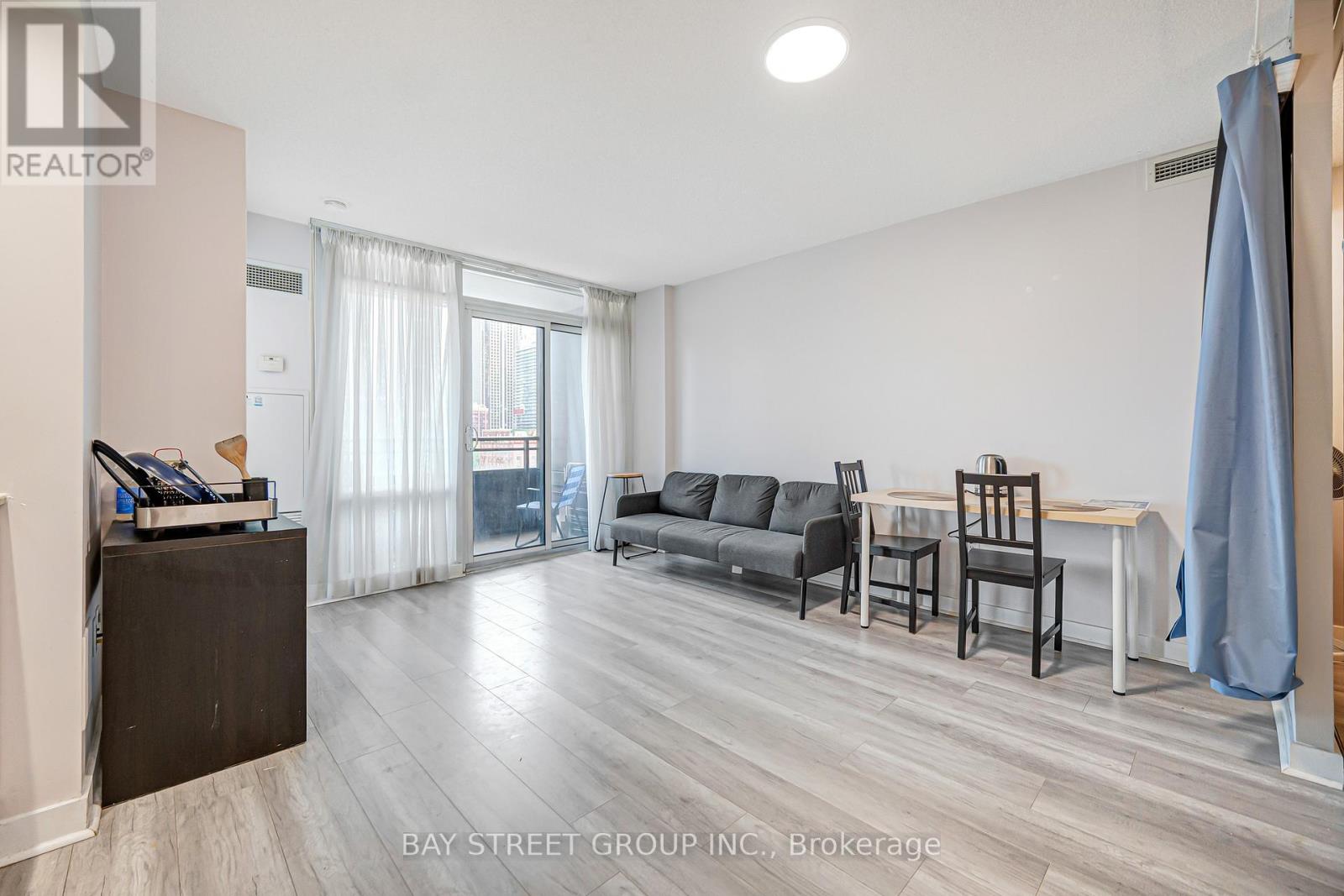 #816 25 TELEGRAM MEWS - Image 9
