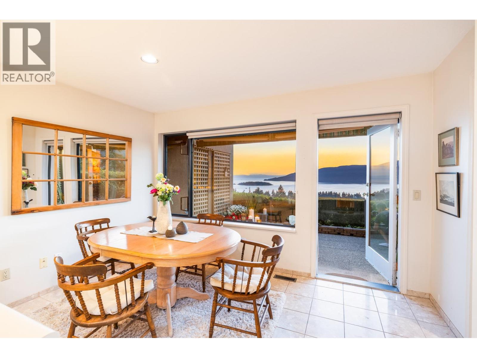 5360 MEADFEILD ROAD, West Vancouver