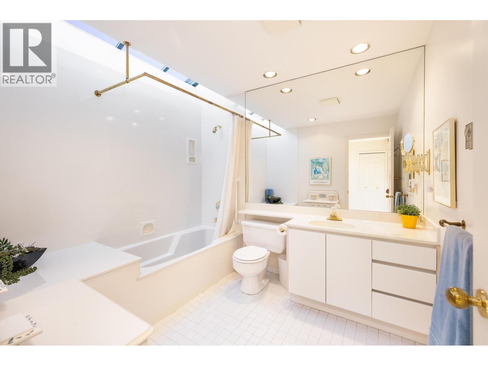 5360 MEADFEILD ROAD, West Vancouver
