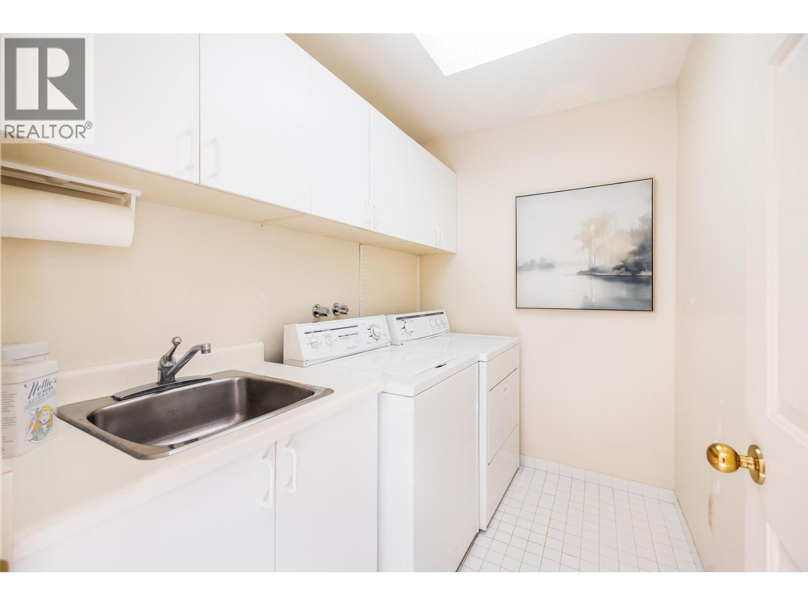 5360 MEADFEILD ROAD, West Vancouver