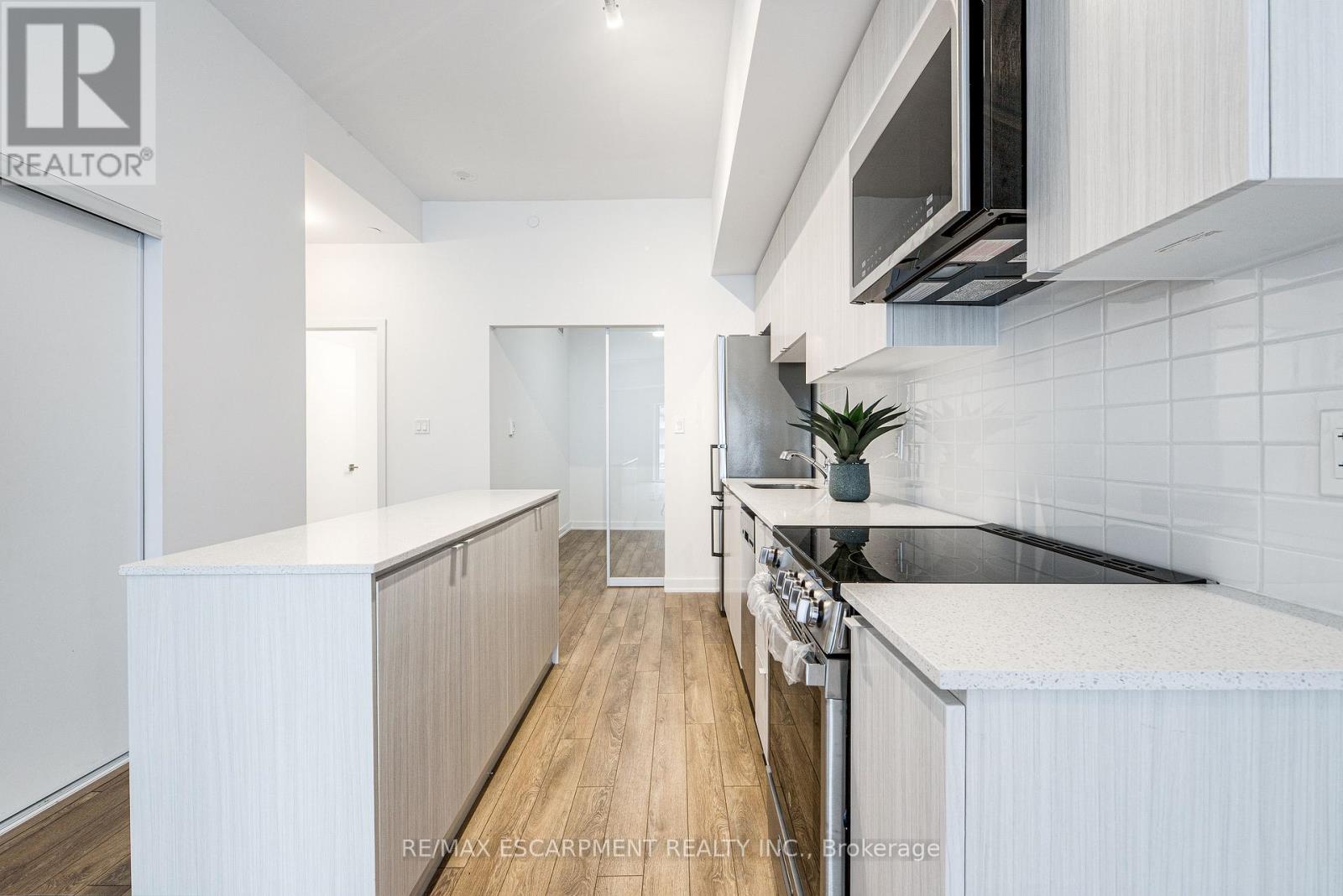 #112 2433 DUFFERIN STREET - 10