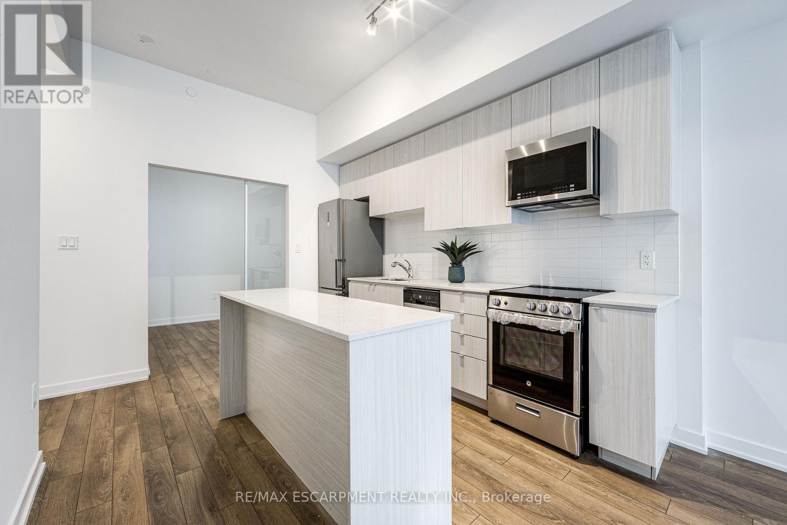#112 2433 DUFFERIN STREET - 8