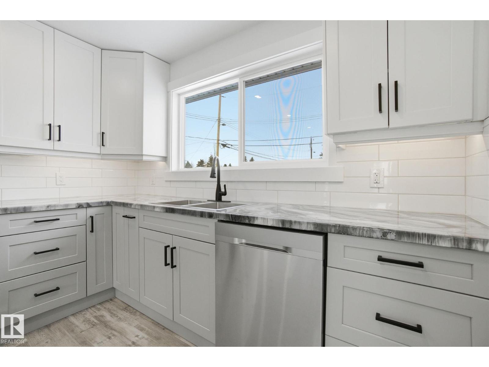 7112 132 AV NW - 17