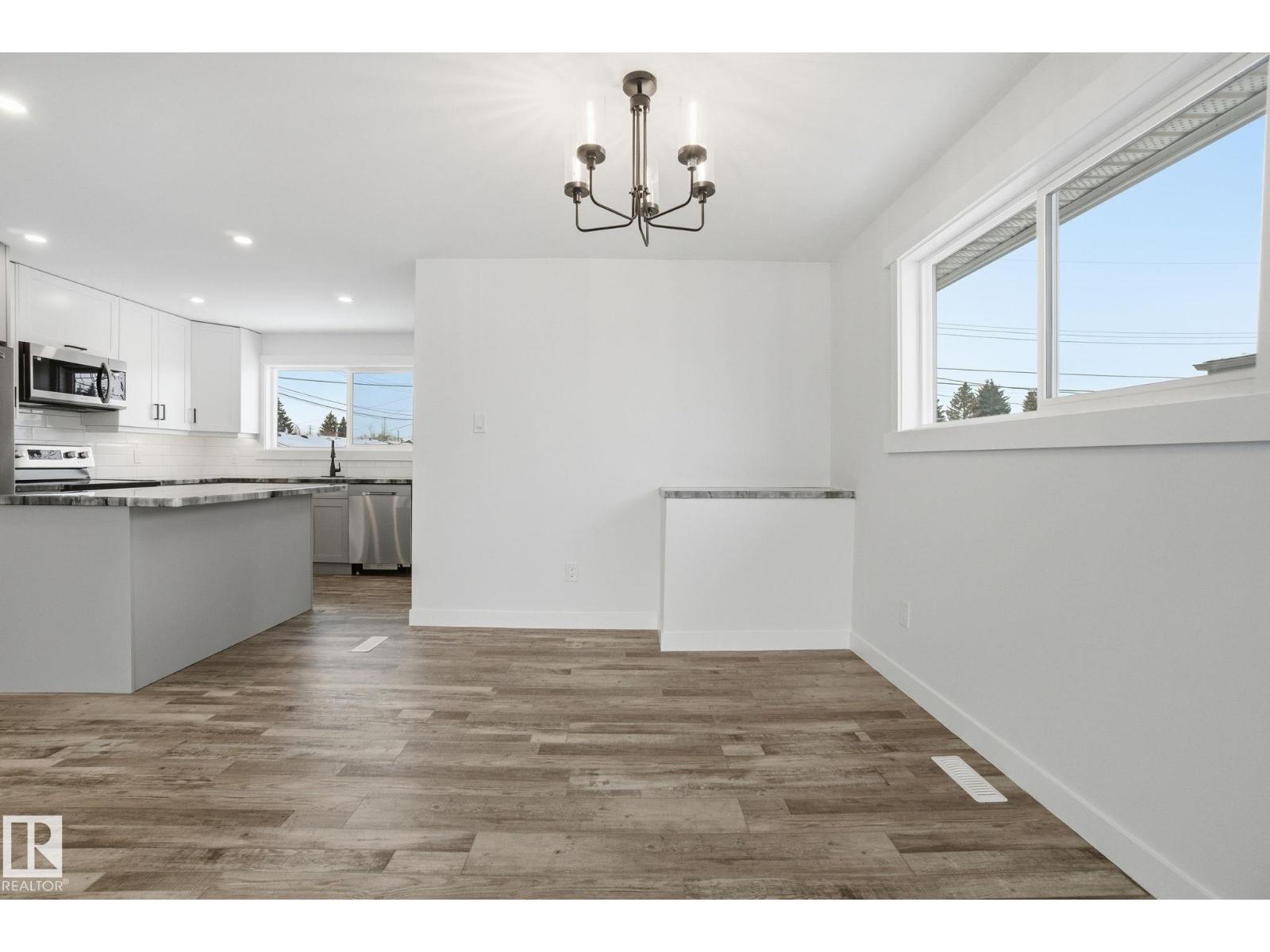 7112 132 AV NW - 12