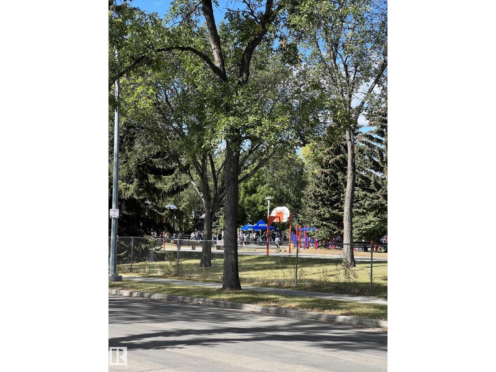 7923 94 AV NW - 27
