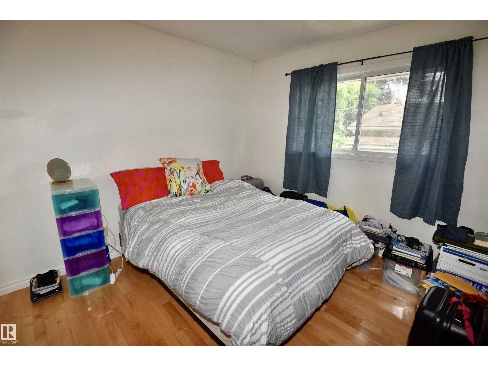 7923 94 AV NW - 6