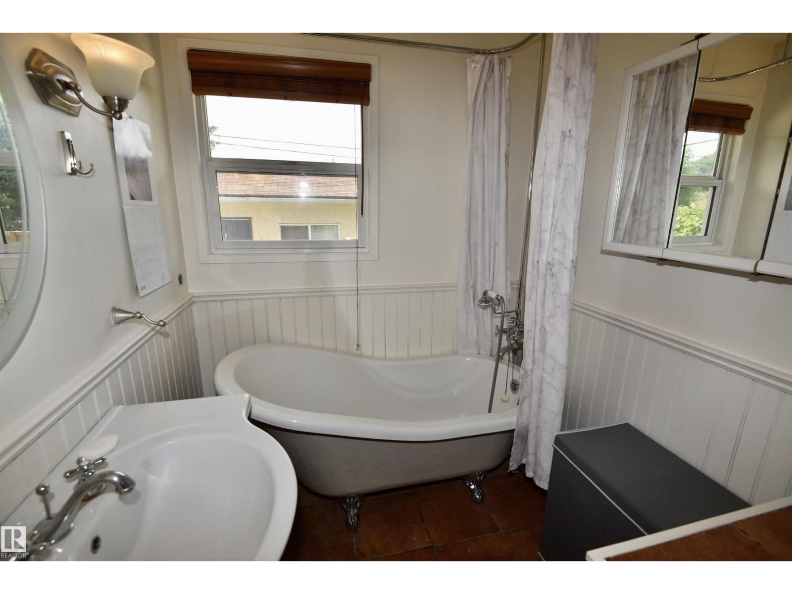 7923 94 AV NW - Image 10