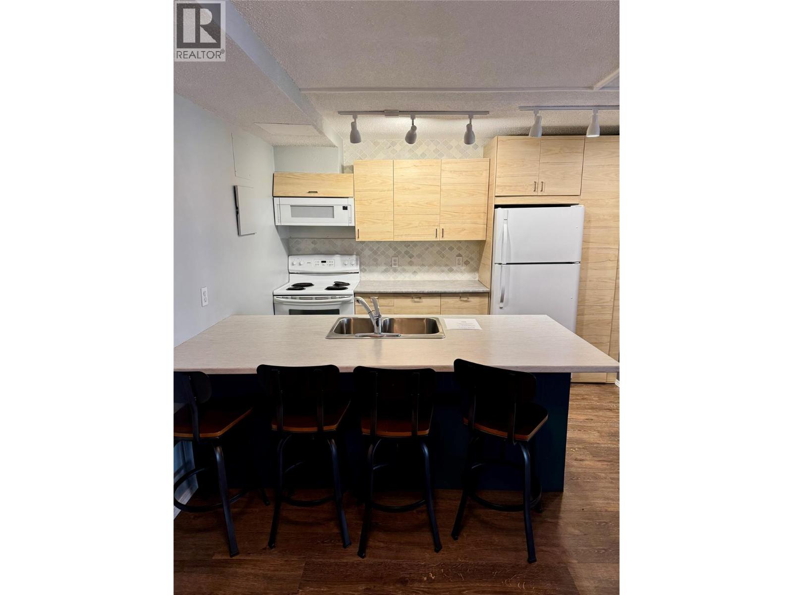 2030 PANORAMA Drive Unit# 528, Panorama — photo 3