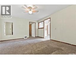 1015 J Avenue N, Saskatoon, SK S7L2L3 Photo 8