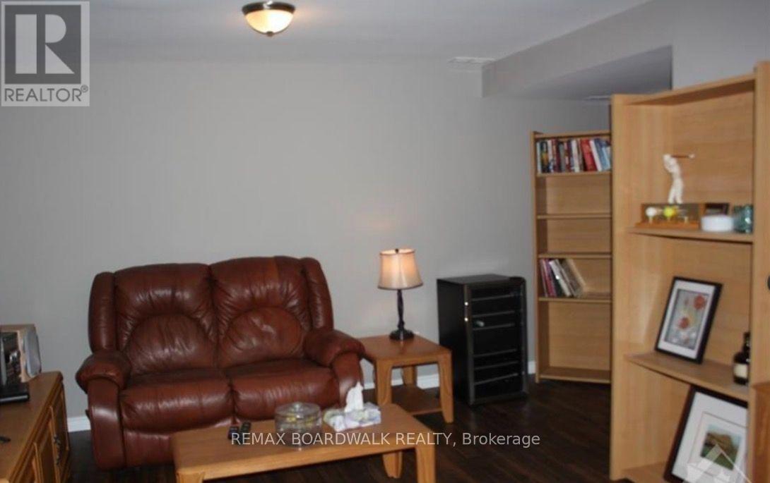 3 Bed, 3 Bath House for Rent in Ottawa – 509 LAWLER CRESCENT, Ottawa – MLS# X13636982 - Image 19