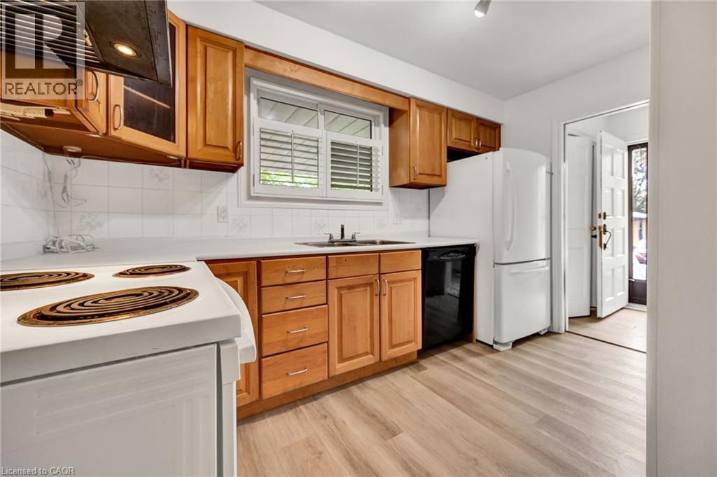 514 FALLINGBROOK Drive Unit# Upper — photo 3