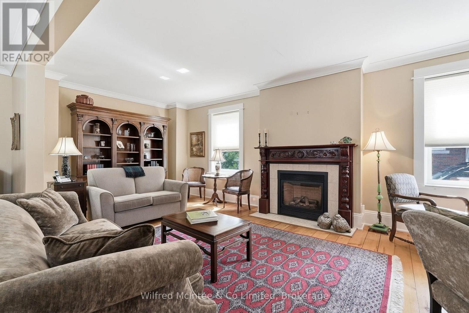 591 ELGIN STREET - 12