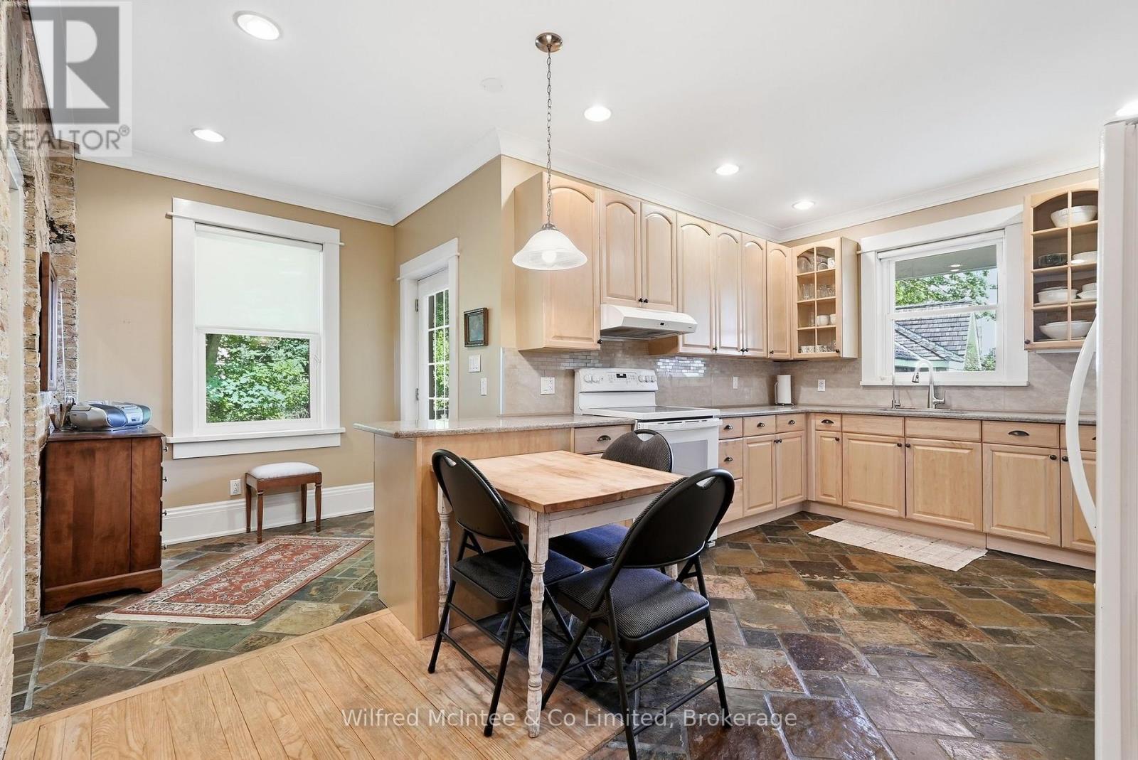 591 ELGIN STREET - 20