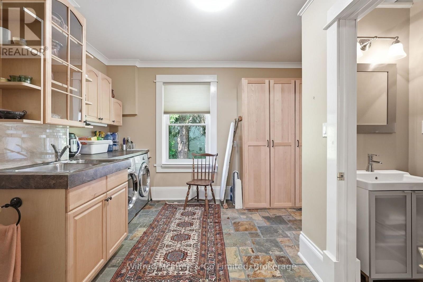 591 ELGIN STREET - 22