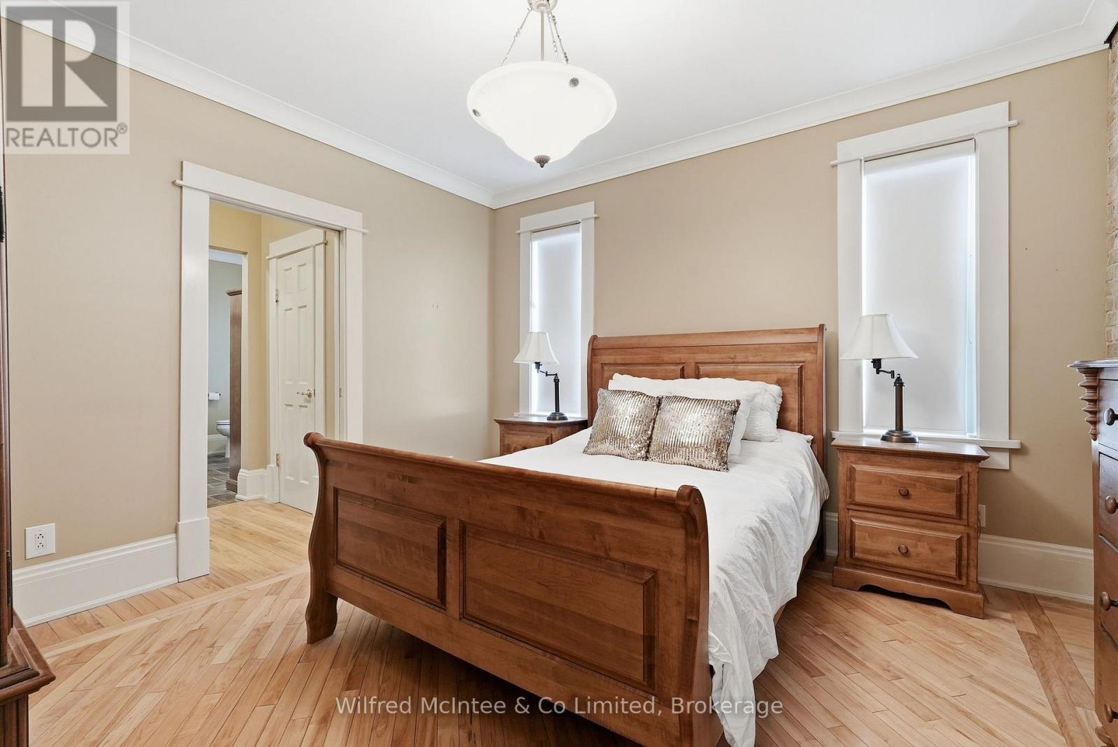 591 ELGIN STREET - 24