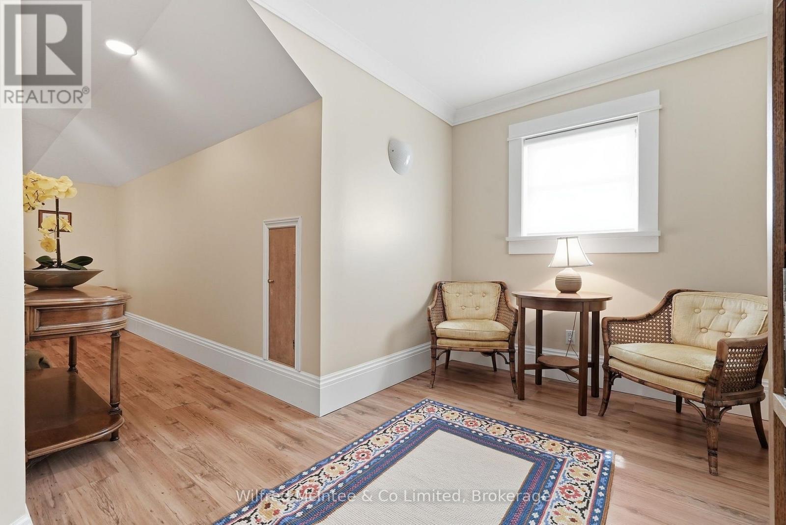591 ELGIN STREET - 28