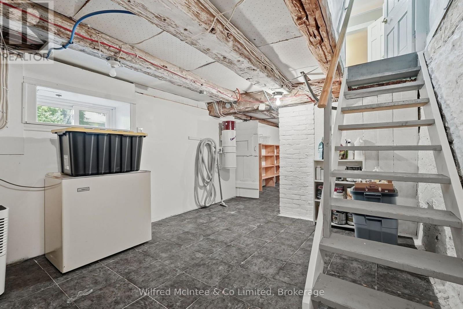 591 ELGIN STREET - 35