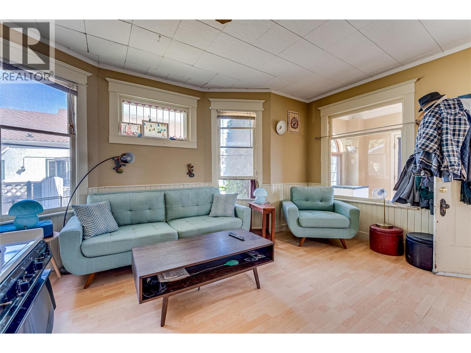 3008 26 Street - 9