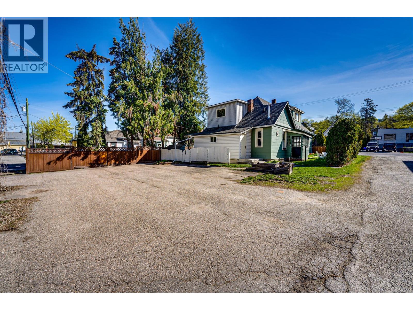 3008 26 Street - 20