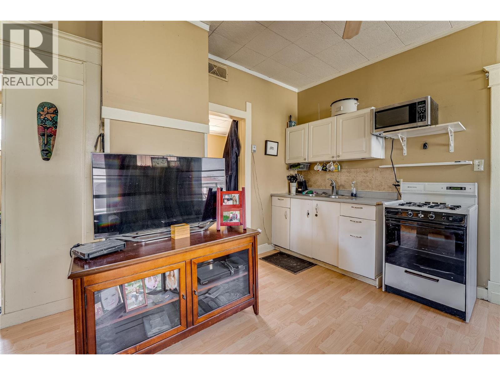 3008 26 Street - 11