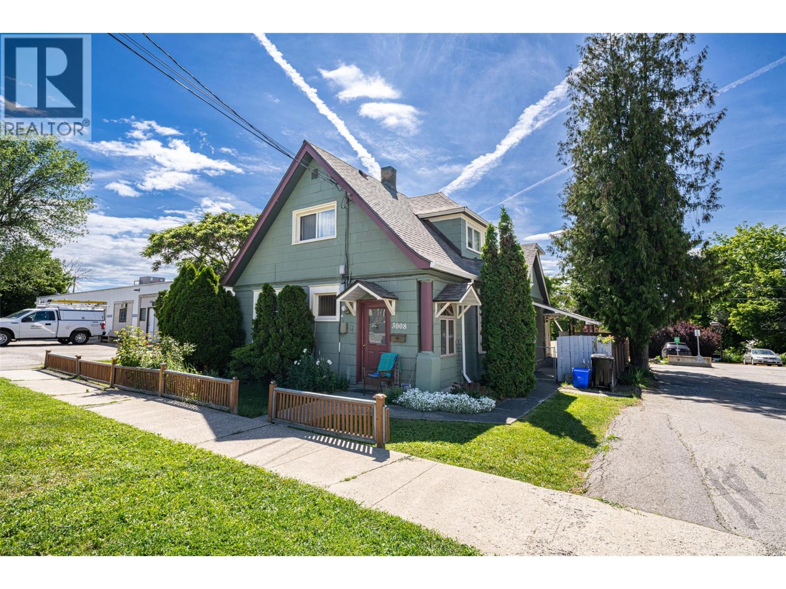 3008 26 Street - 60