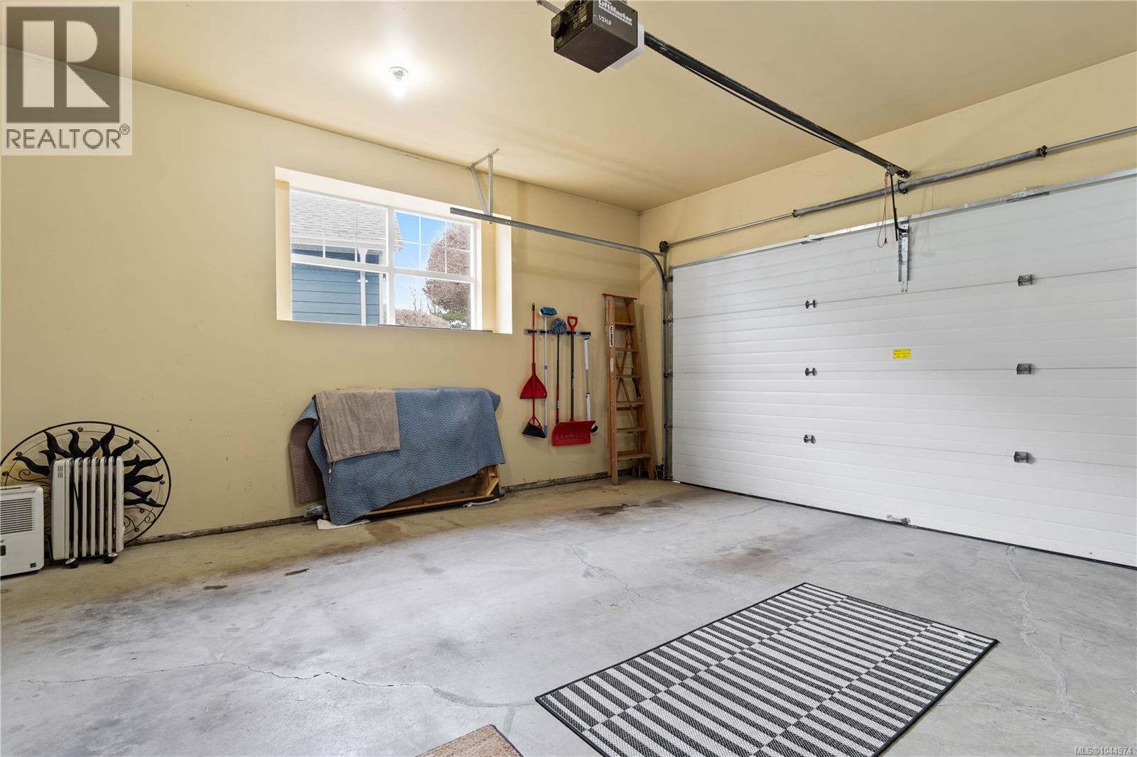 6364 Pinewood Lane - Image 41