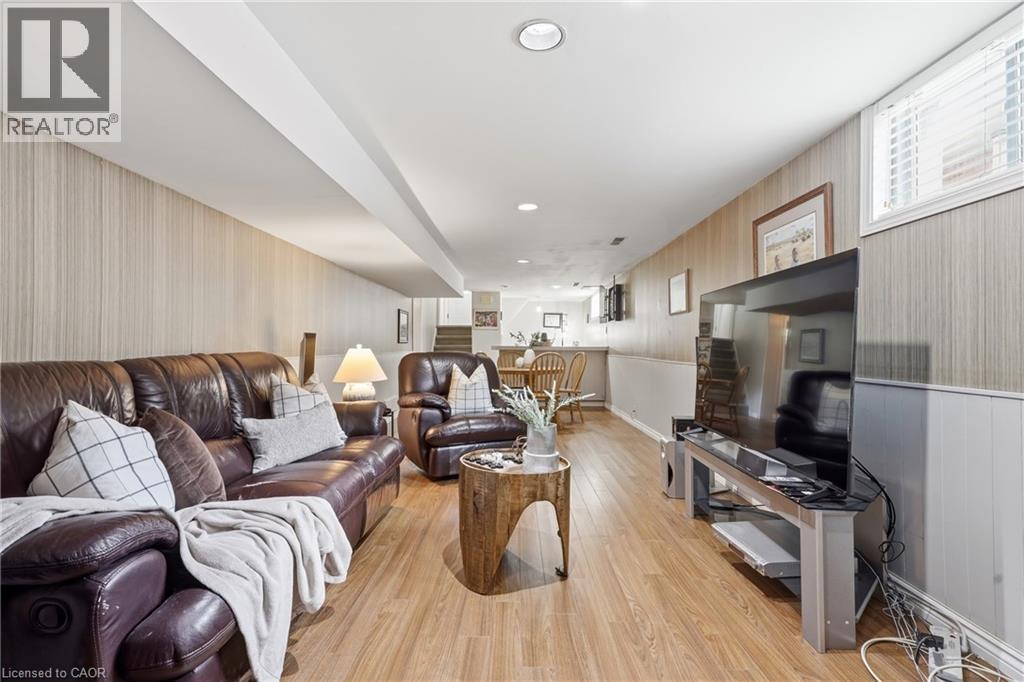 56 RENWICK Avenue - 30