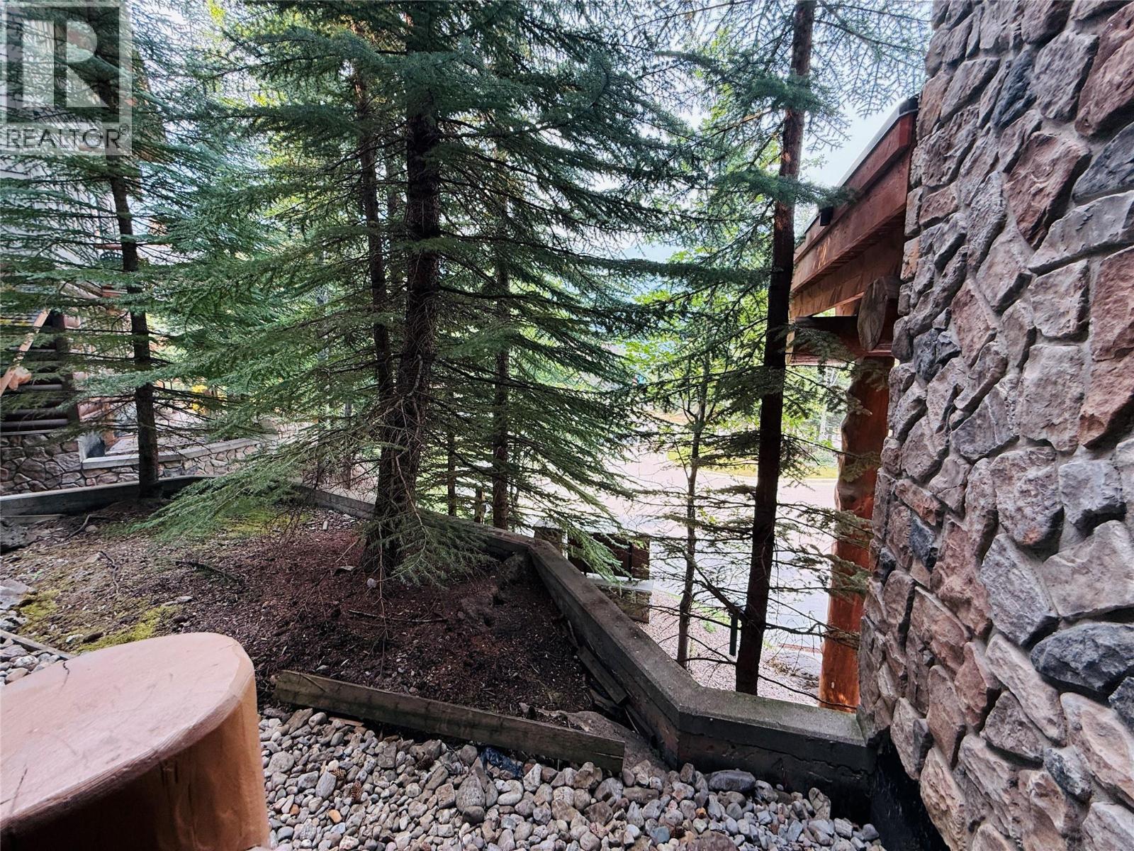 #106 2090 SUMMIT Drive - 23