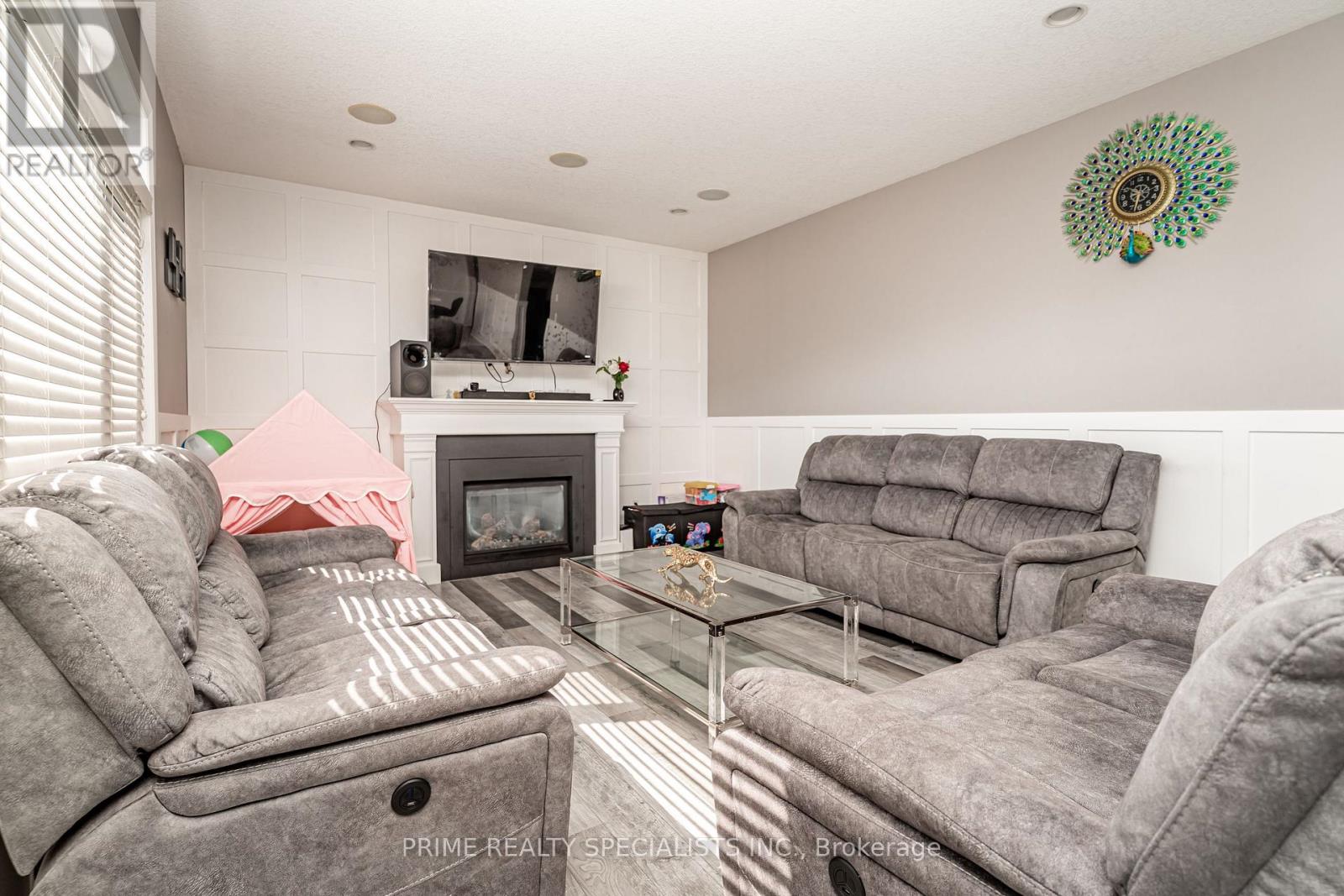 544 LAKEVIEW DRIVE - 17