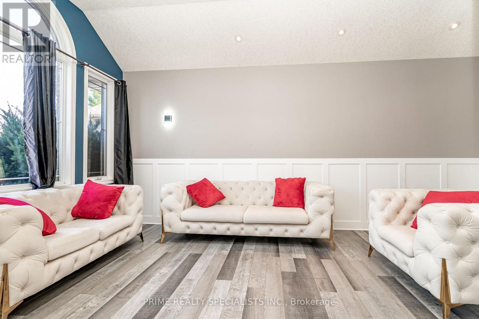544 LAKEVIEW DRIVE - 7