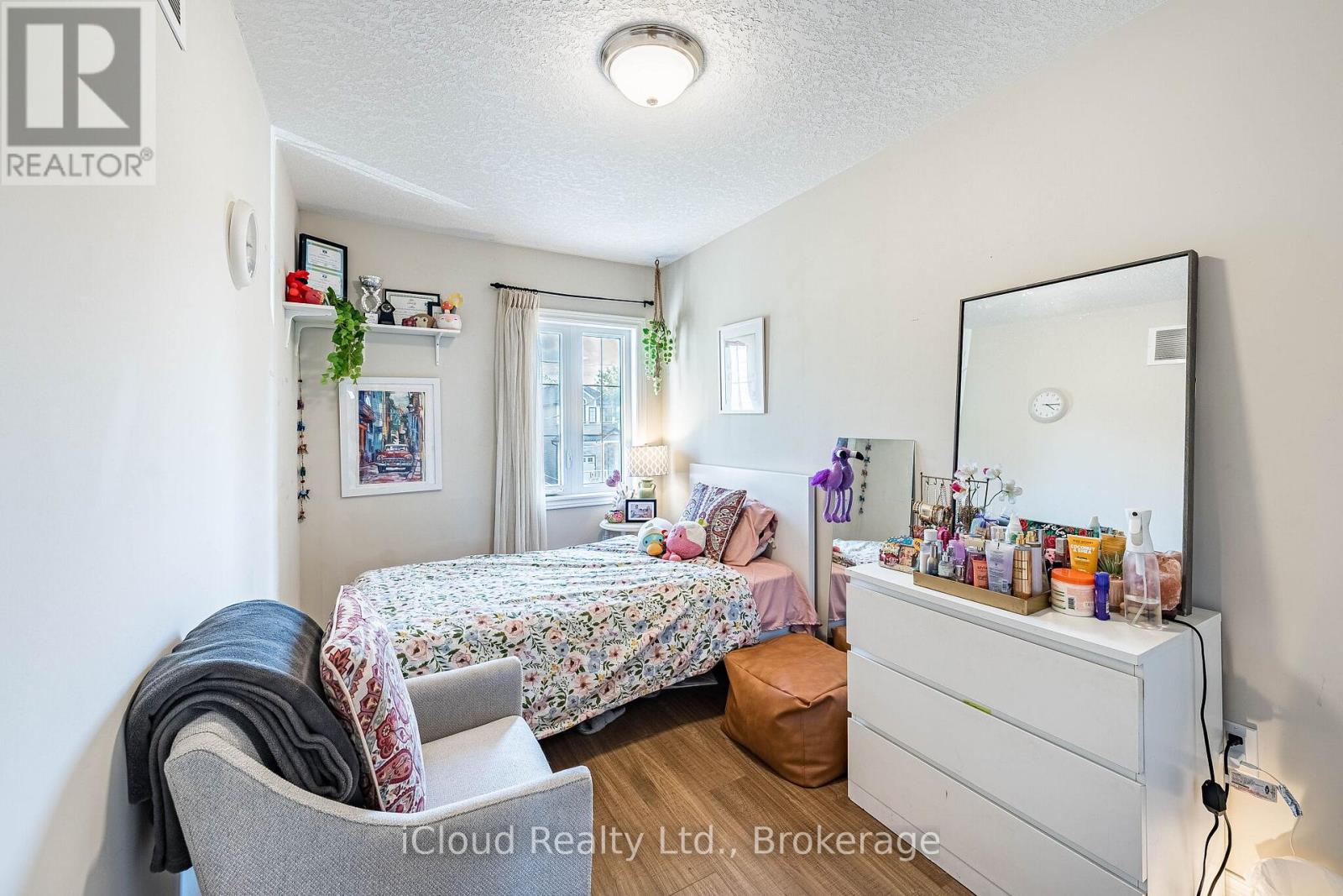 235 MEAD AVENUE - 40