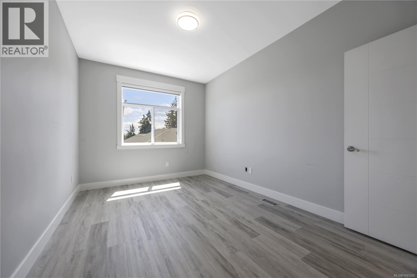 267 Golden Oaks Cres - 24