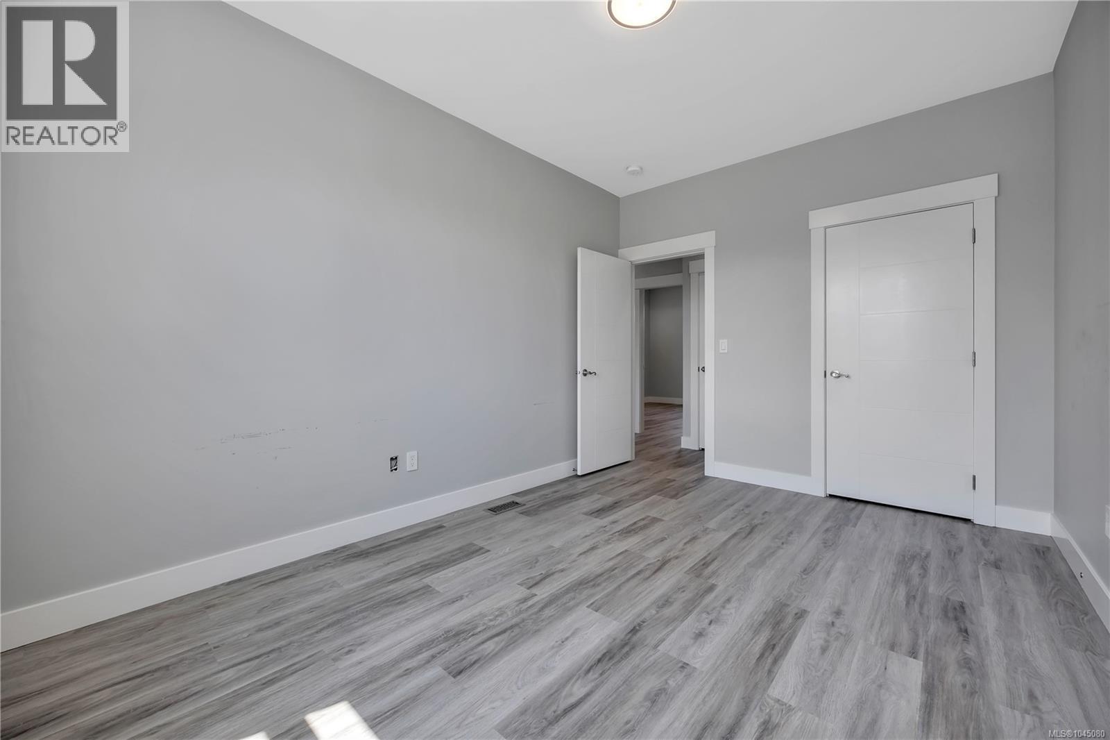 267 Golden Oaks Cres - Image 25