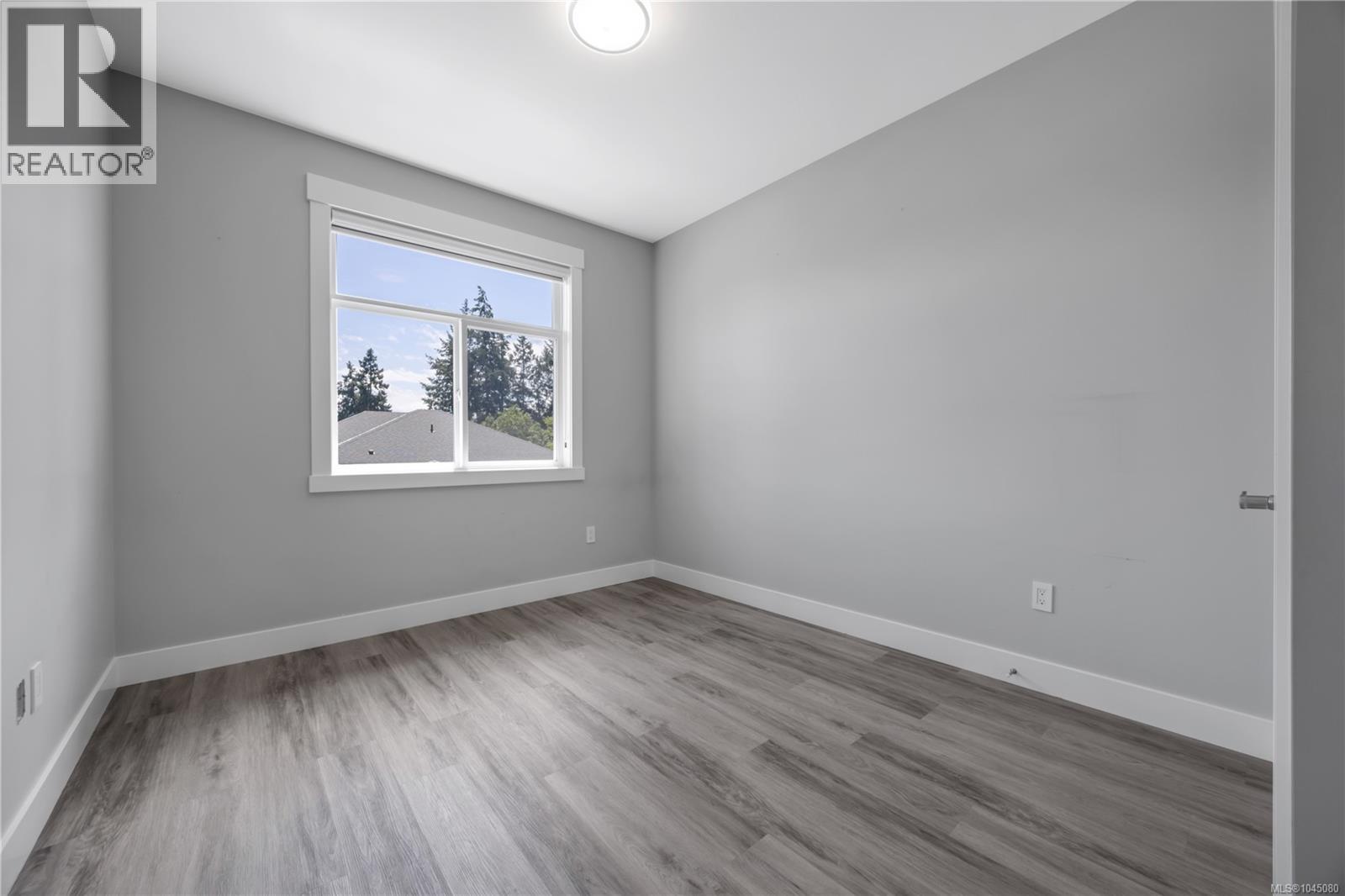 267 Golden Oaks Cres - Image 26