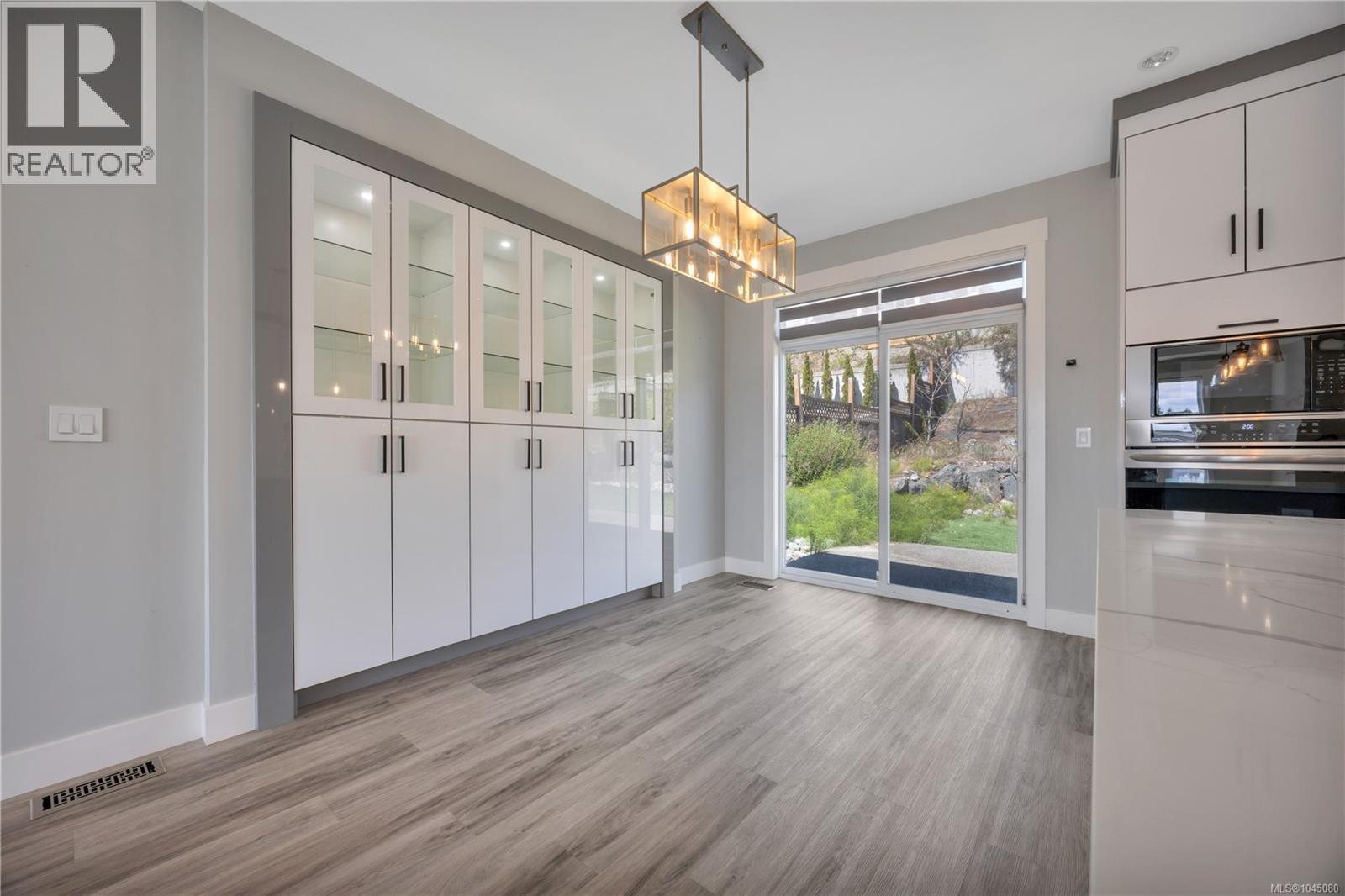 267 Golden Oaks Cres - 35