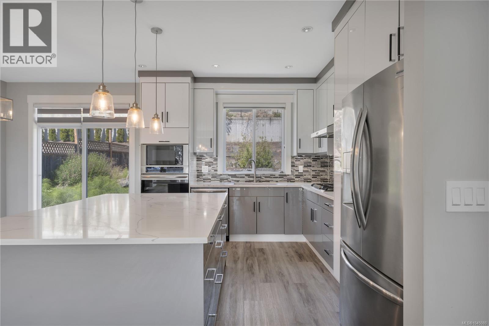267 Golden Oaks Cres - 39