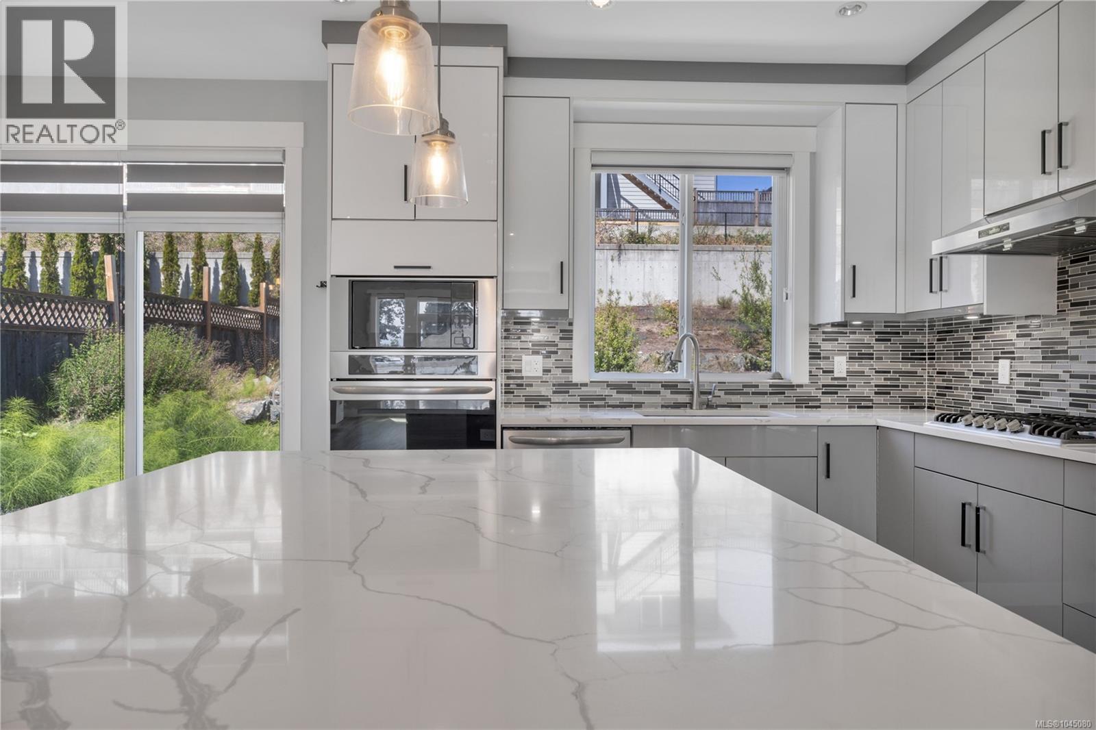 267 Golden Oaks Cres - 40