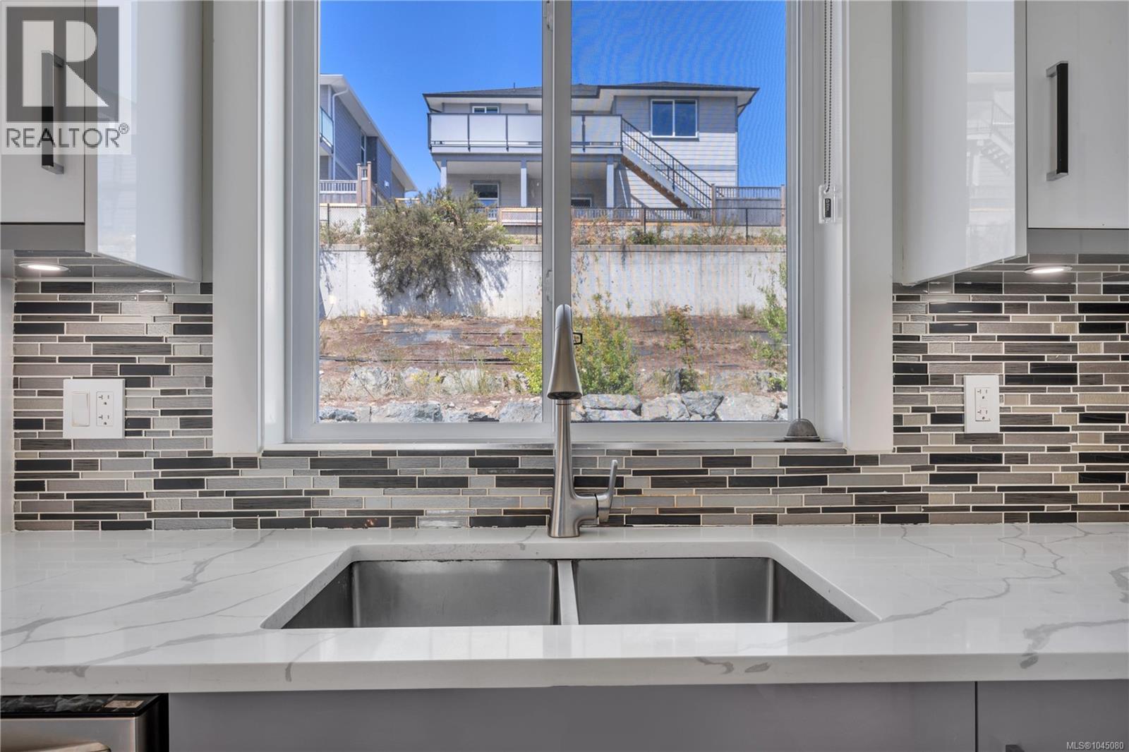 267 Golden Oaks Cres - 42