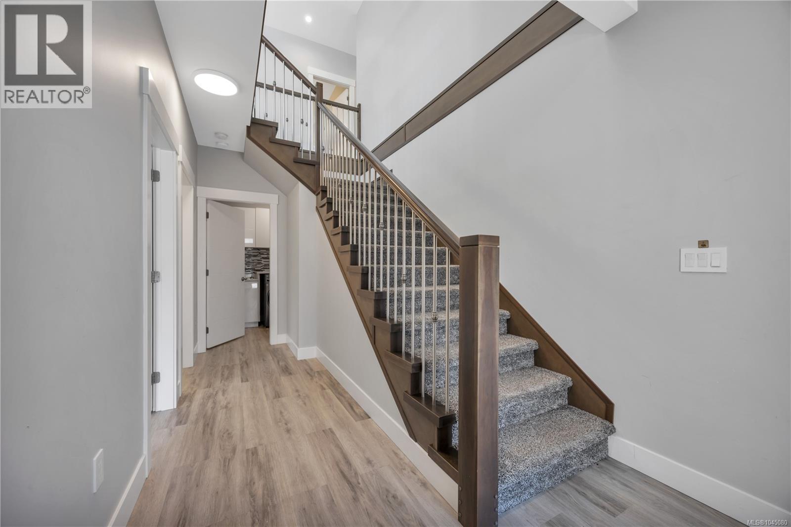 267 Golden Oaks Cres - 7