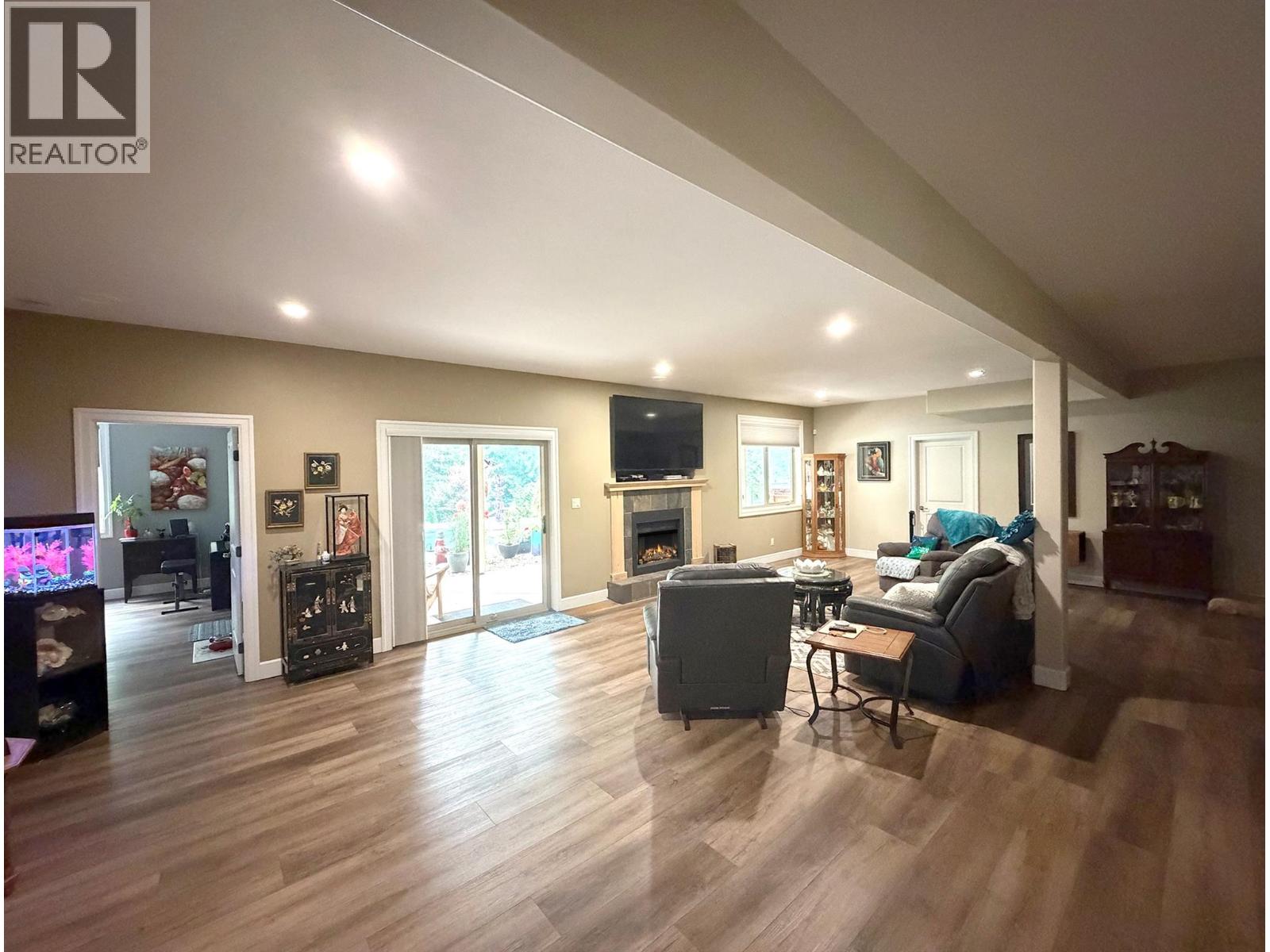 2530 Valley Place - Image 38
