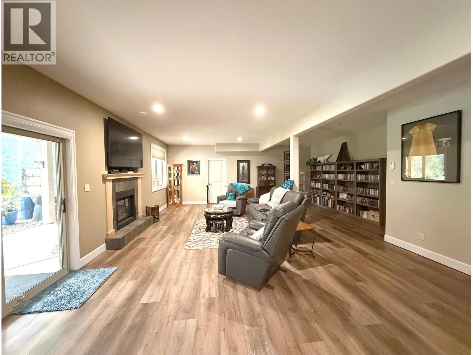 2530 Valley Place - Image 39