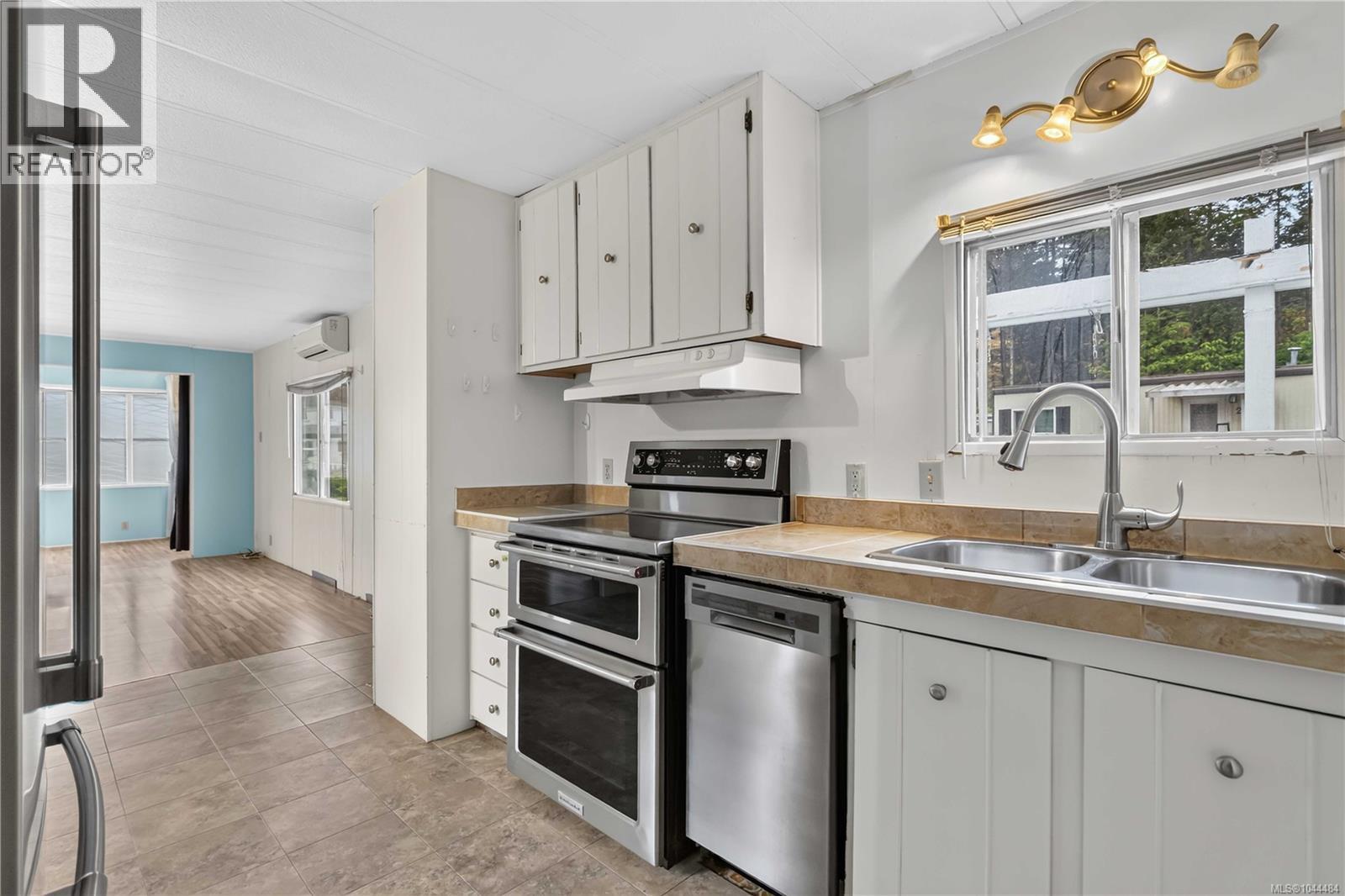 #16 2607 Selwyn Rd - 14